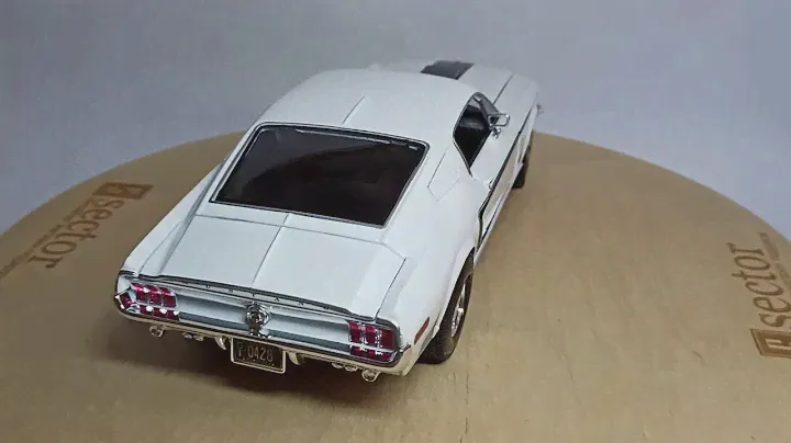 Ford Mustang GT Cobra Jet 1968 Модель 1/18