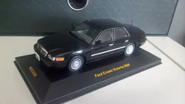 Коллекционная модель Ford Crown Victoria 2000, 1/43
