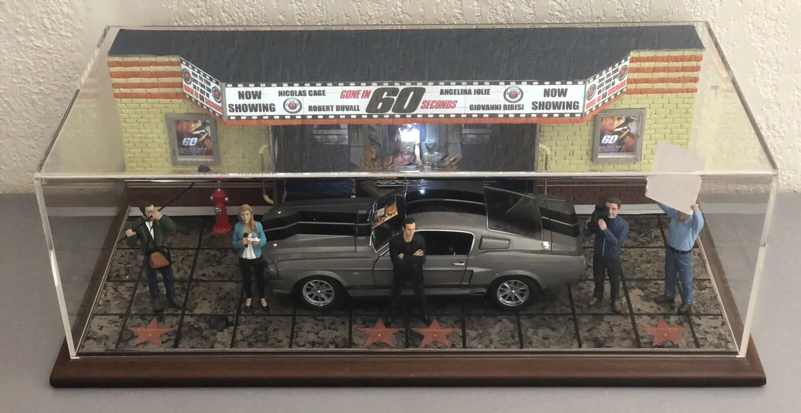 SHELBY COLLECTIBLES 1967 FORD MUSTANG SHELBY GT500 ELEANOR DIORAMA 1:18