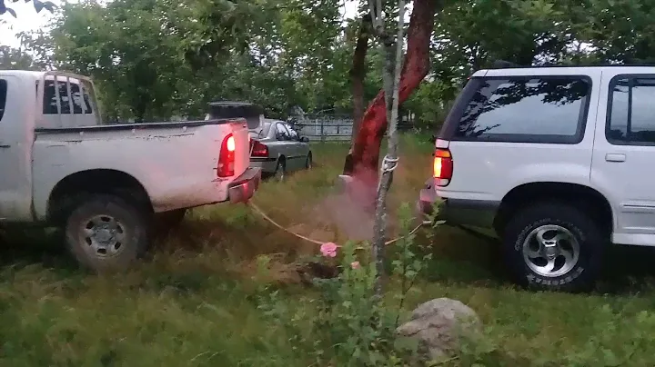 Toyota hilux vs ford explorer 2