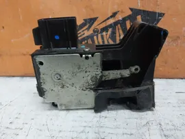 Замок двери передней правой Ford Fusion 2008 1.4 1372465 в Котласе